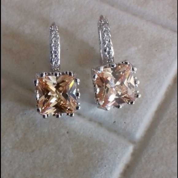 18k Gold Champagne Cubic Zirconia Cubes - Picture 3 of 6